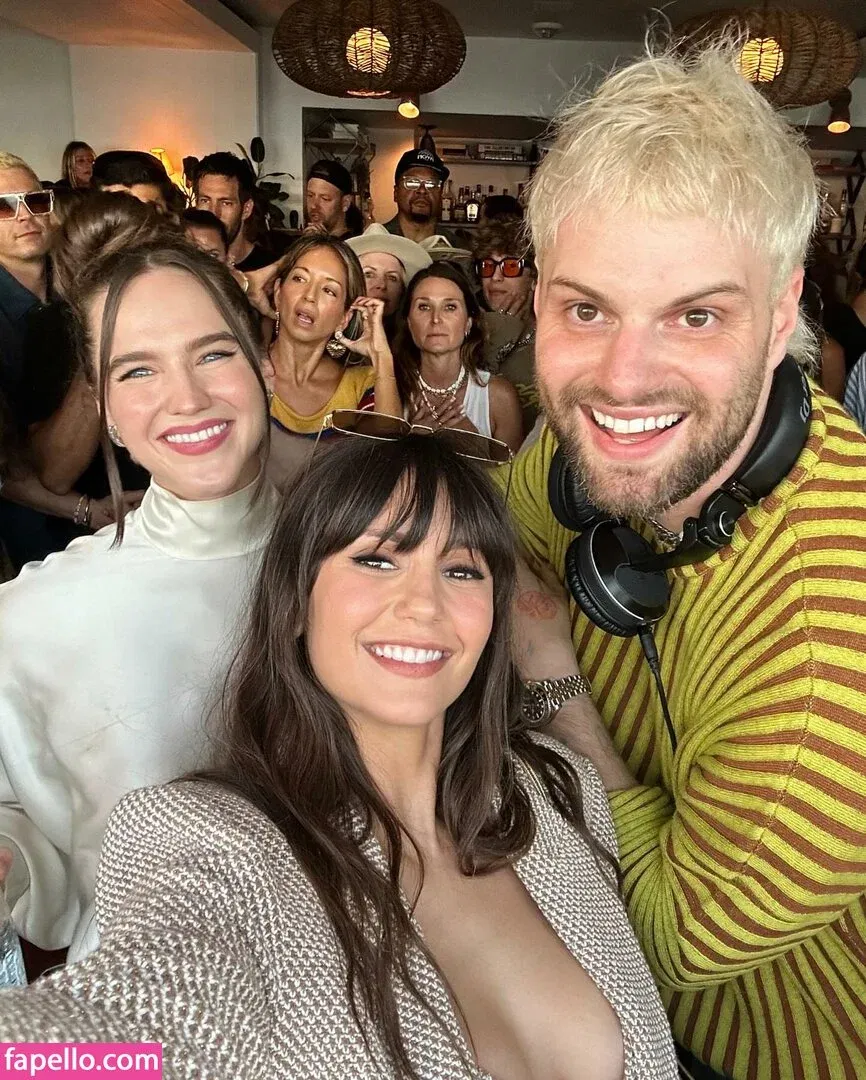 Nina Dobrev / nina Onlyfans Photo Gallery 