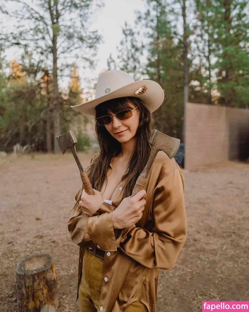 Nina Dobrev / nina Onlyfans Photo Gallery 