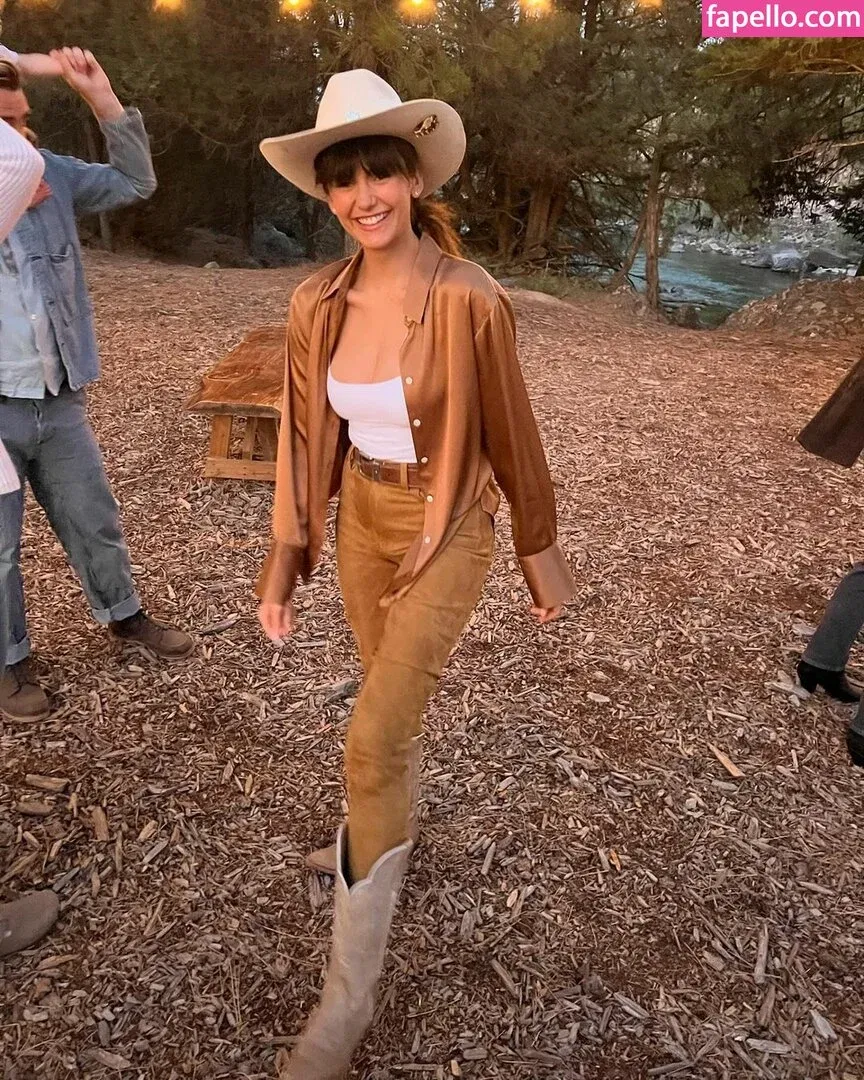 Nina Dobrev / nina Onlyfans Photo Gallery 