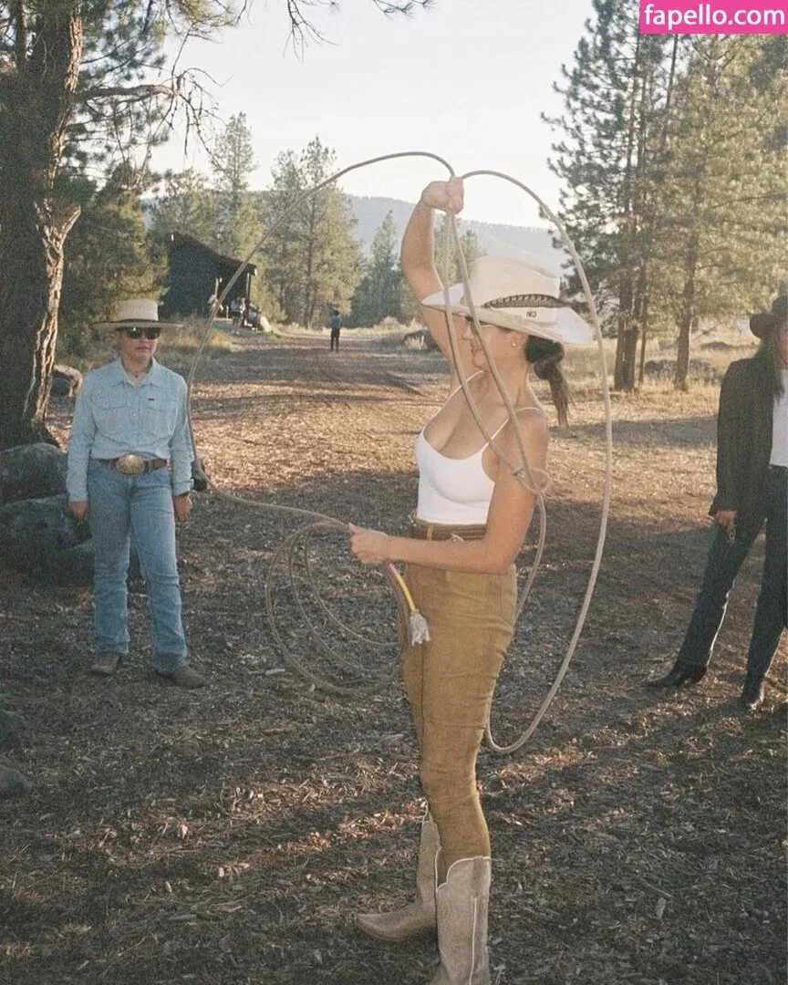 Nina Dobrev / nina Onlyfans Photo Gallery 