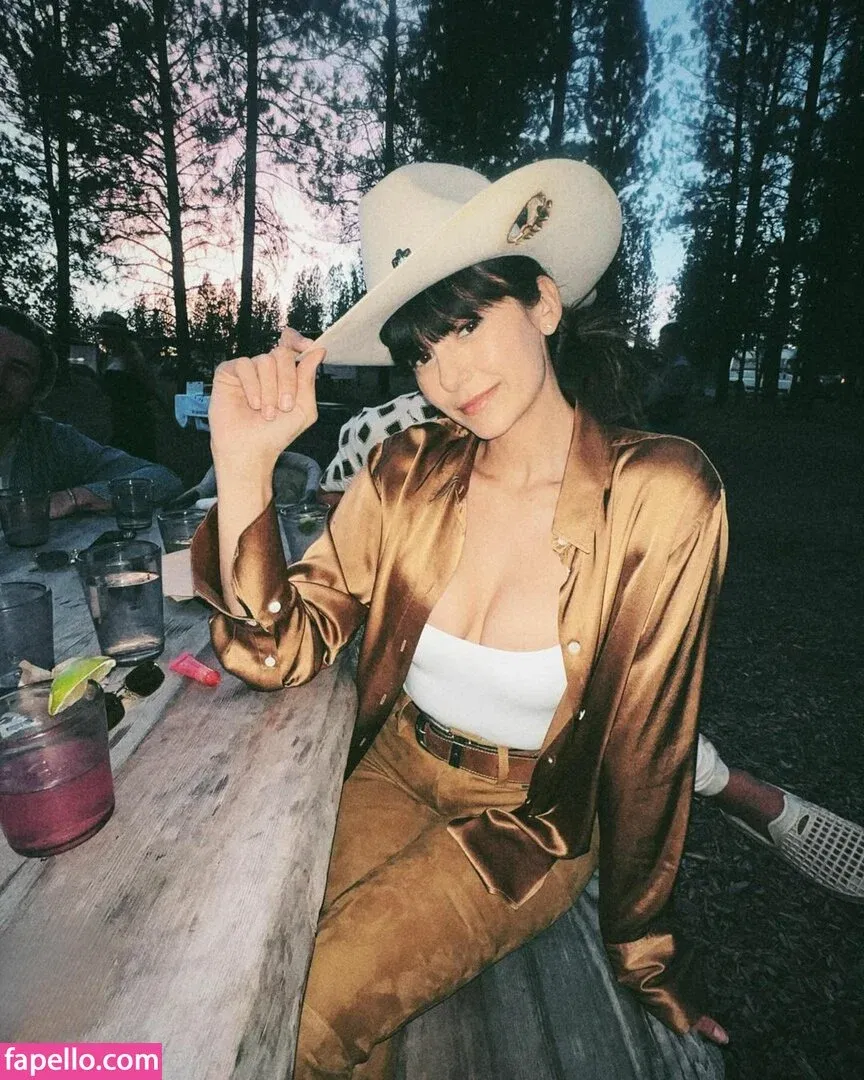 Nina Dobrev / nina Onlyfans Photo Gallery 