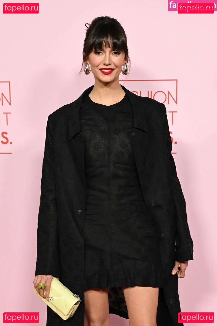 Nina Dobrev / nina Onlyfans Photo Gallery 