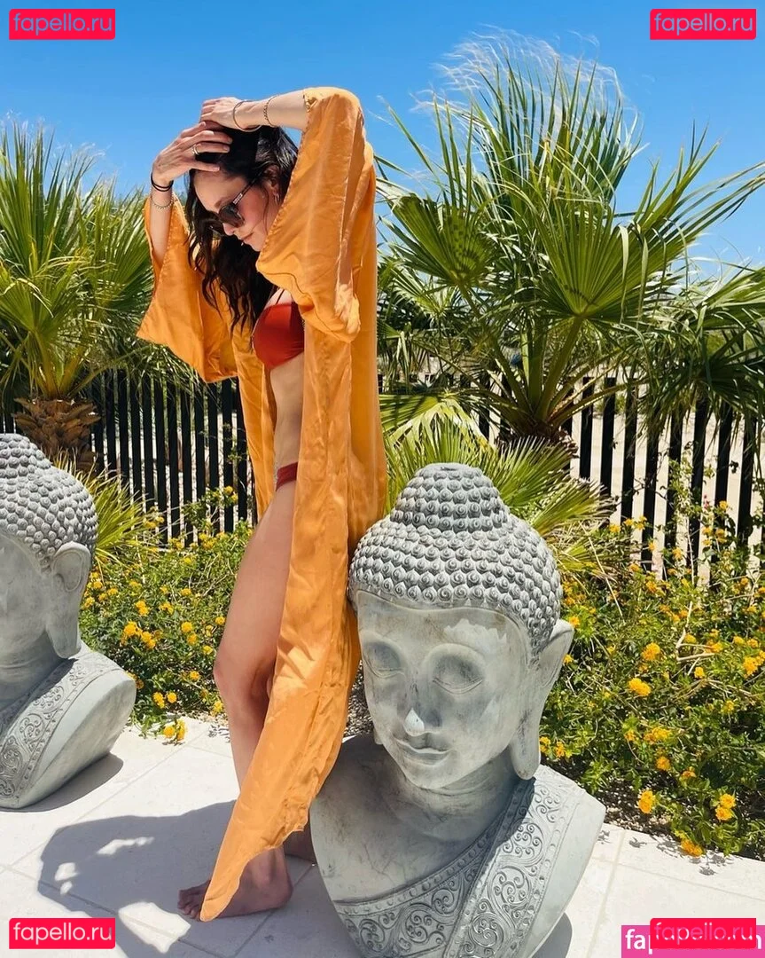 Nina Dobrev / nina Onlyfans Photo Gallery 