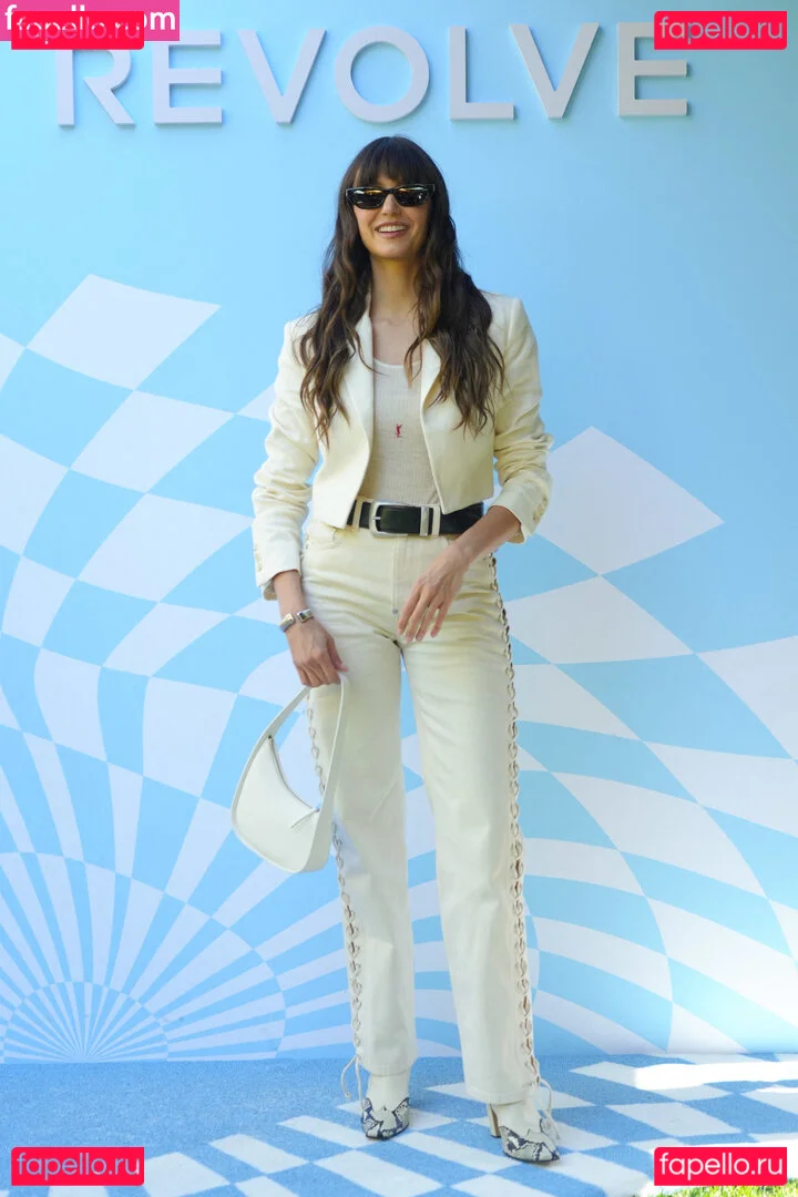 Nina Dobrev / nina Onlyfans Photo Gallery 