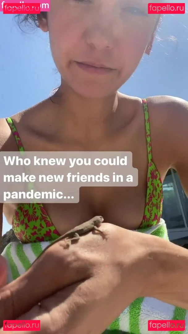 Nina Dobrev / nina Onlyfans Photo Gallery 