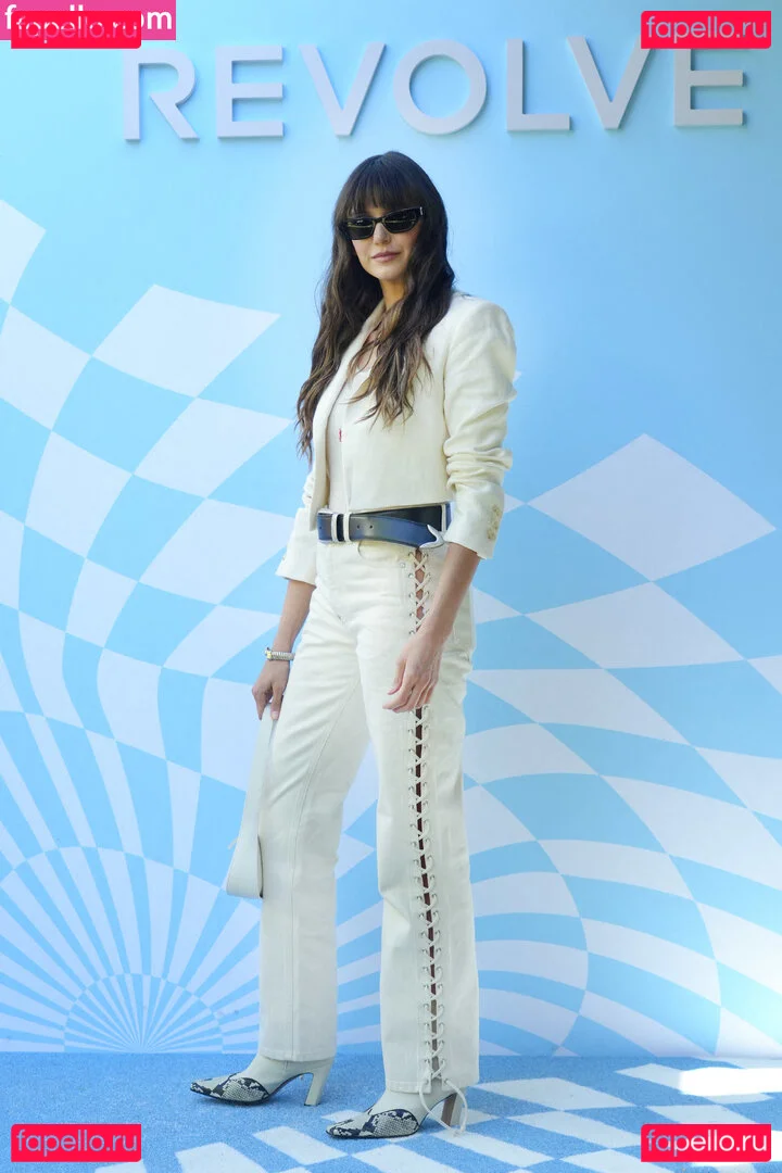 Nina Dobrev / nina Onlyfans Photo Gallery 