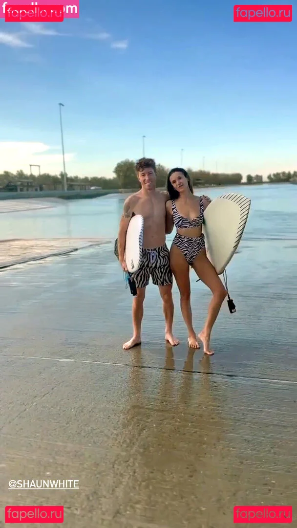 Nina Dobrev / nina Onlyfans Photo Gallery 