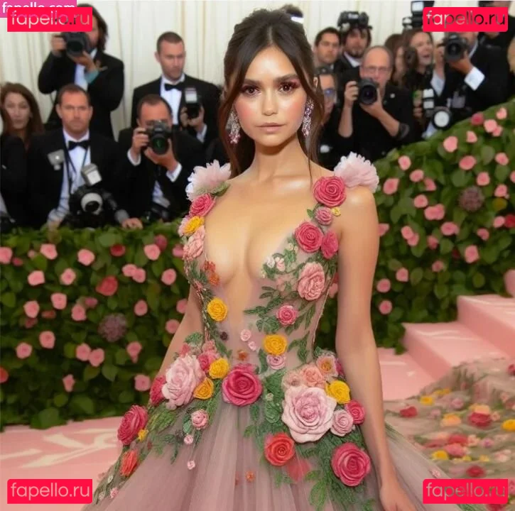 Nina Dobrev / nina Onlyfans Photo Gallery 