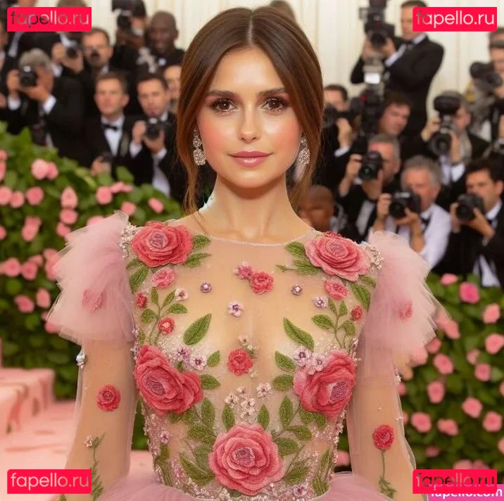 Nina Dobrev / nina Onlyfans Photo Gallery 