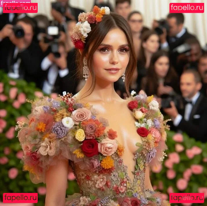 Nina Dobrev / nina Onlyfans Photo Gallery 