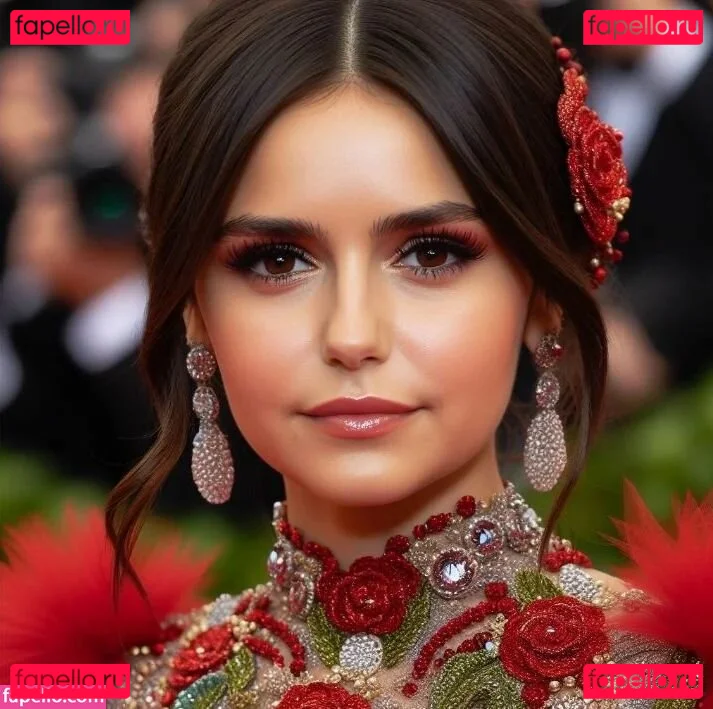 Nina Dobrev / nina Onlyfans Photo Gallery 