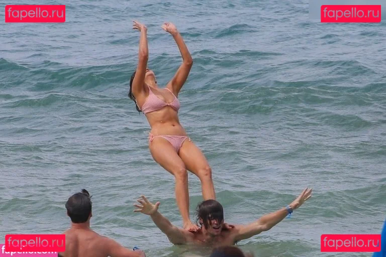 Nina Dobrev / nina Onlyfans Photo Gallery 