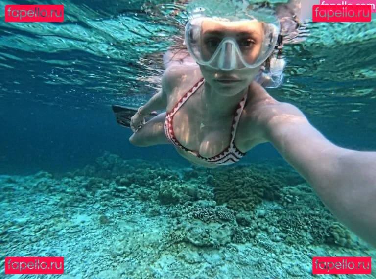 Nina Dobrev / nina Onlyfans Photo Gallery 