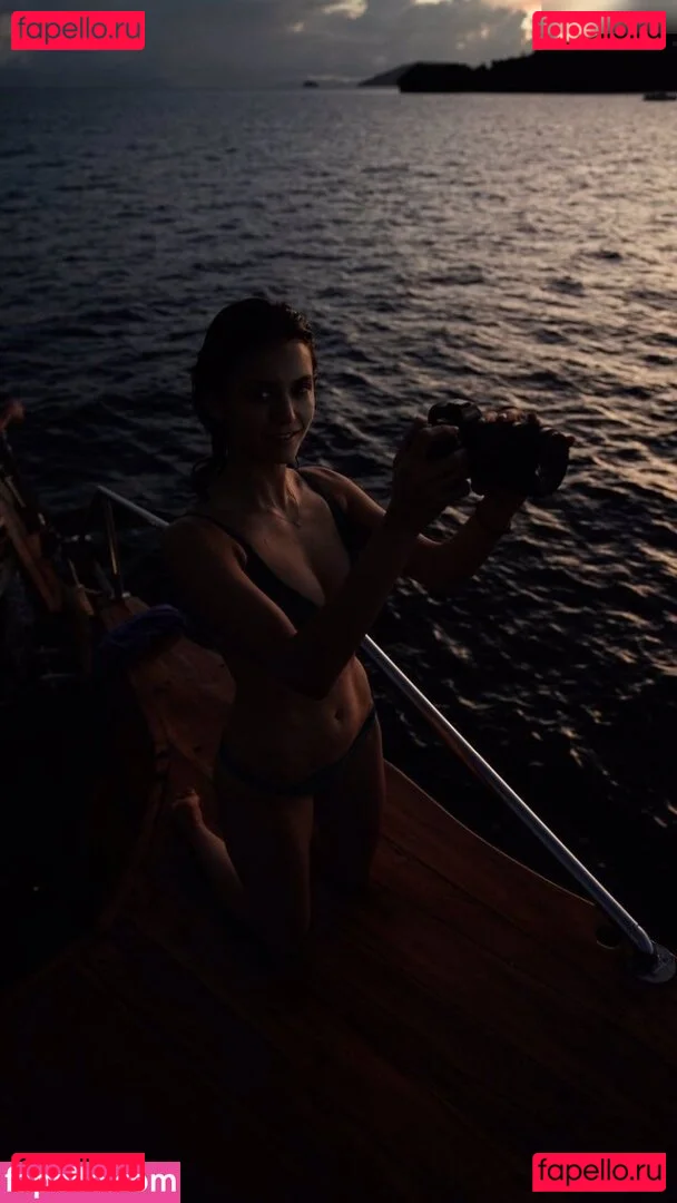 Nina Dobrev / nina Onlyfans Photo Gallery 