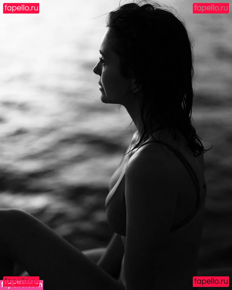 Nina Dobrev / nina Onlyfans Photo Gallery 