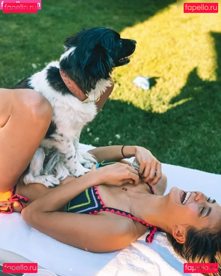 Nina Dobrev / nina Onlyfans Photo Gallery 