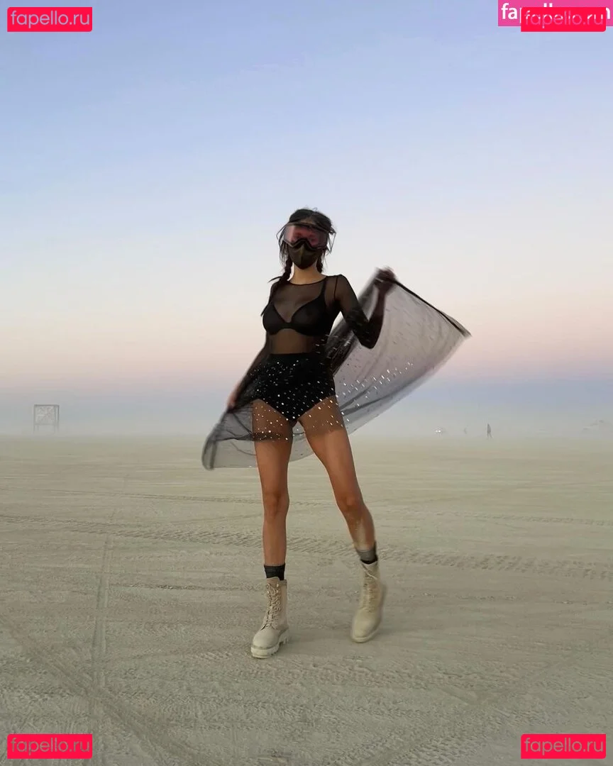 Nina Dobrev / nina Onlyfans Photo Gallery 