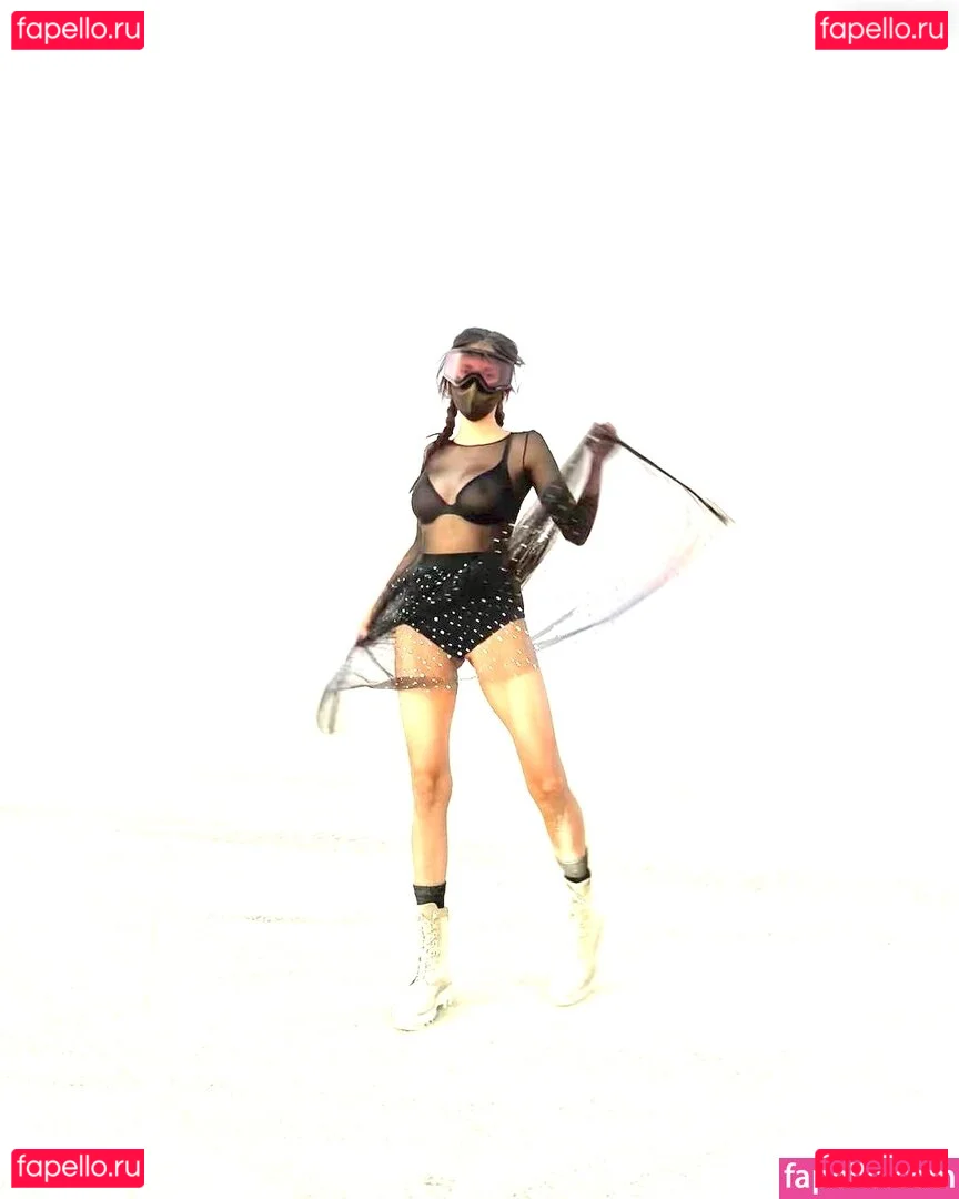 Nina Dobrev / nina Onlyfans Photo Gallery 