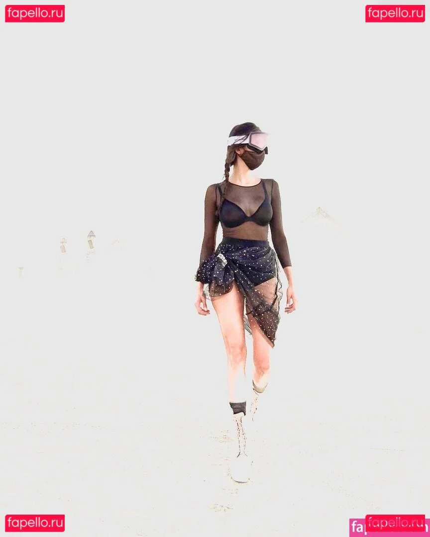 Nina Dobrev / nina Onlyfans Photo Gallery 