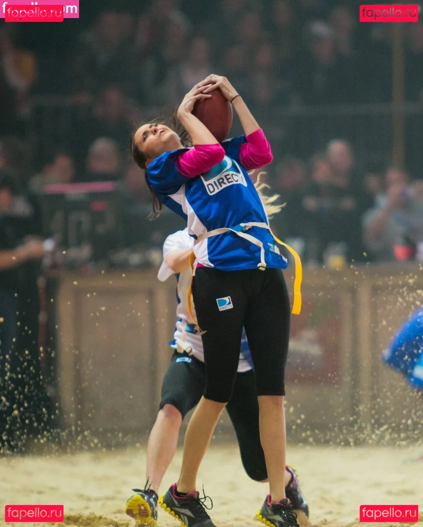 Nina Dobrev / nina Onlyfans Photo Gallery 