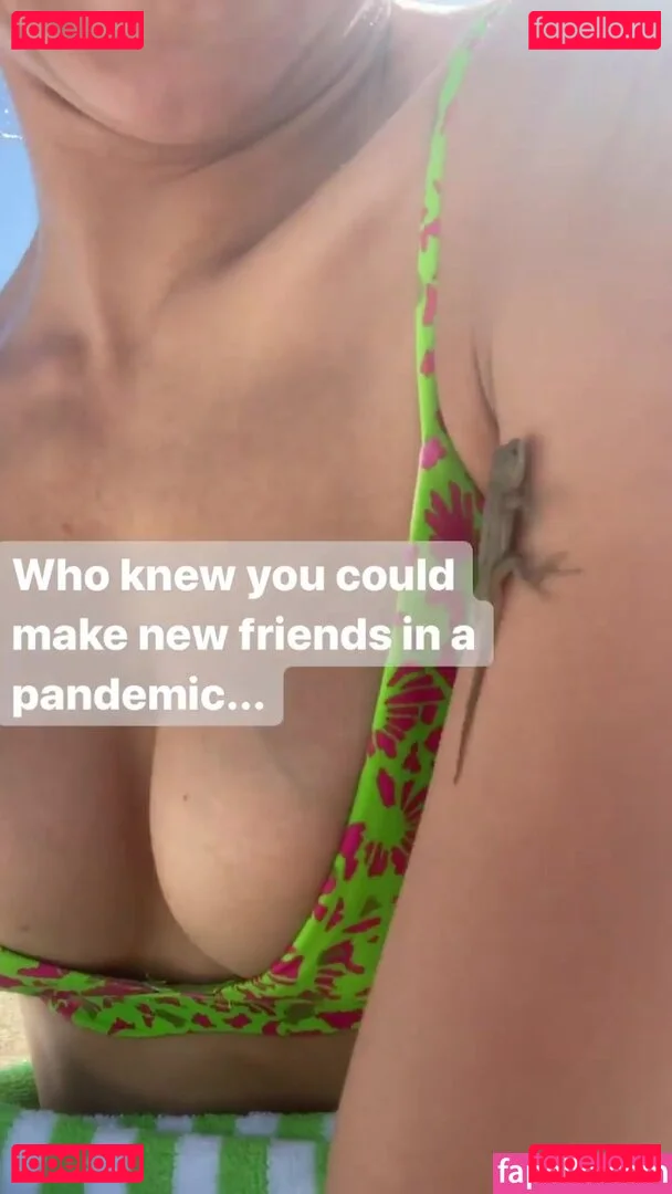 Nina Dobrev / nina Onlyfans Photo Gallery 