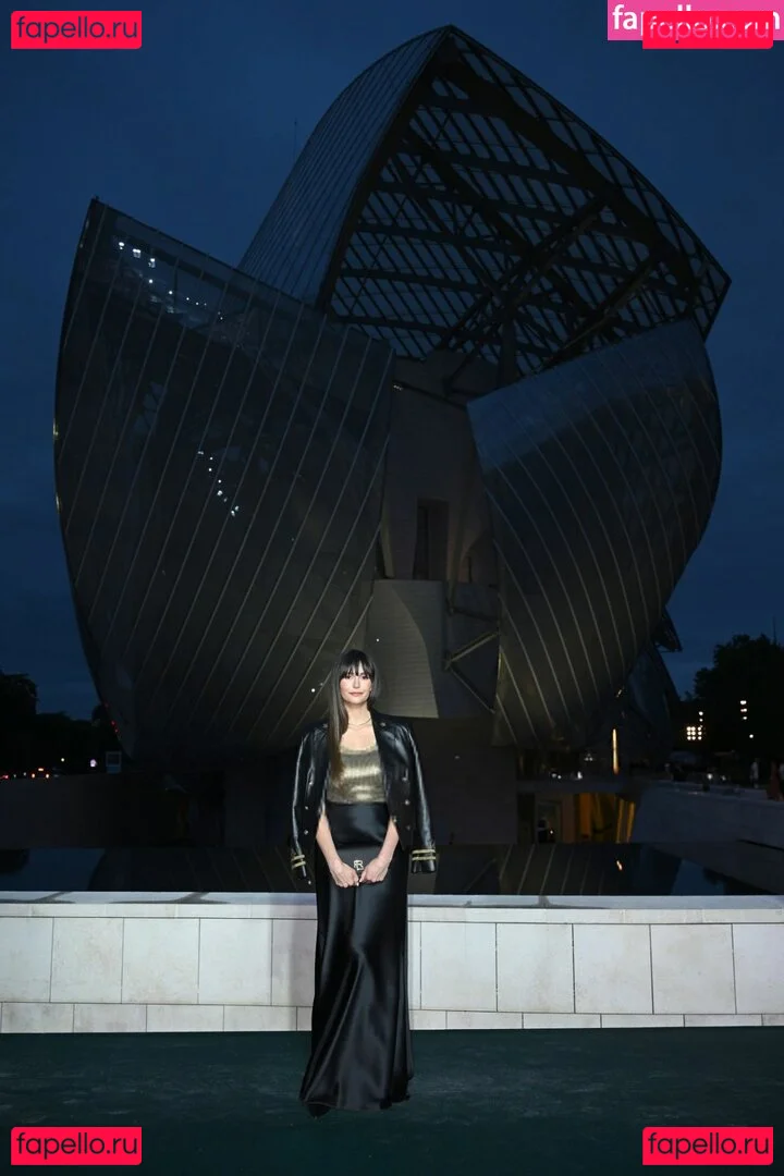 Nina Dobrev / nina Onlyfans Photo Gallery 