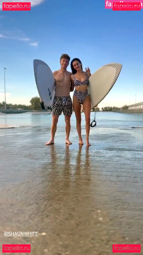 Nina Dobrev / nina Onlyfans Photo Gallery 