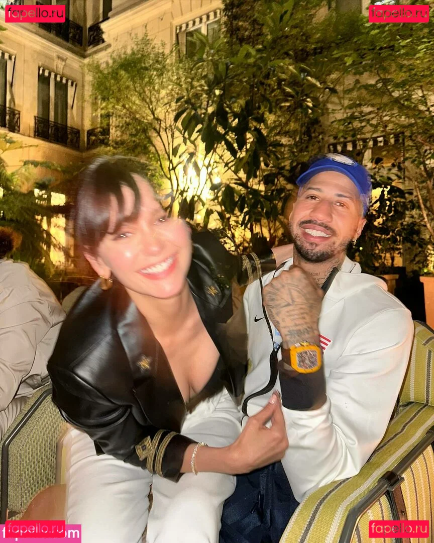 Nina Dobrev / nina Onlyfans Photo Gallery 