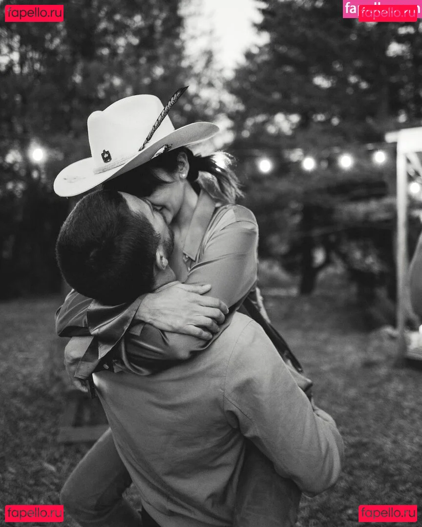 Nina Dobrev / nina Onlyfans Photo Gallery 