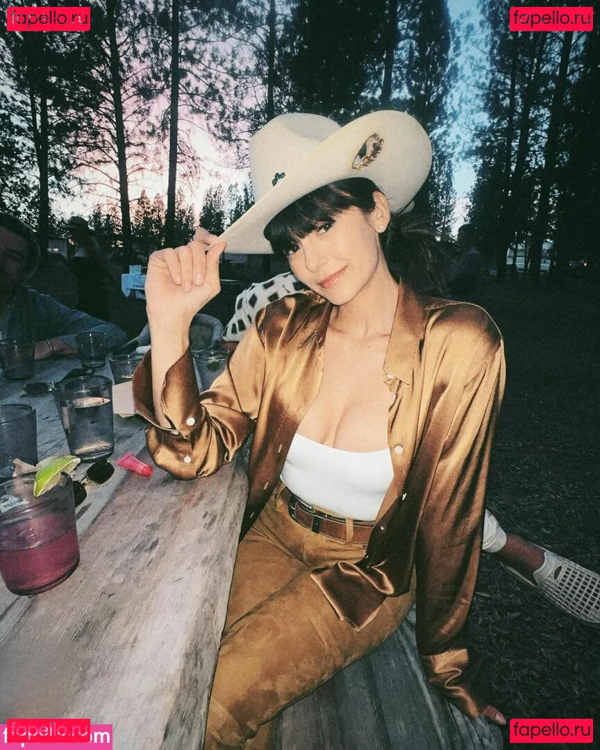 Nina Dobrev / nina Onlyfans Photo Gallery 
