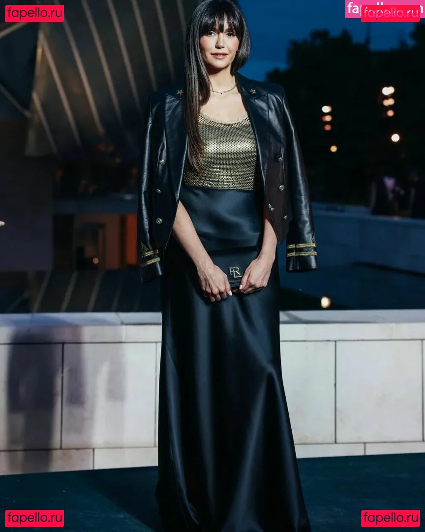 Nina Dobrev / nina Onlyfans Photo Gallery 