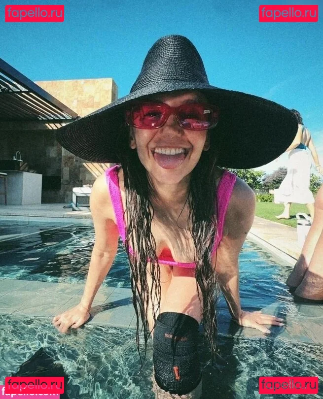 Nina Dobrev / nina Onlyfans Photo Gallery 