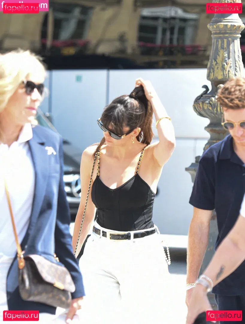 Nina Dobrev / nina Onlyfans Photo Gallery 