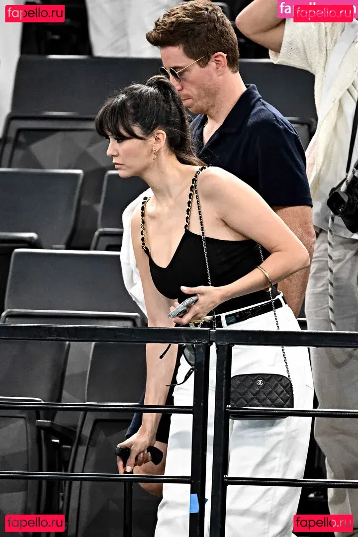 Nina Dobrev / nina Onlyfans Photo Gallery 