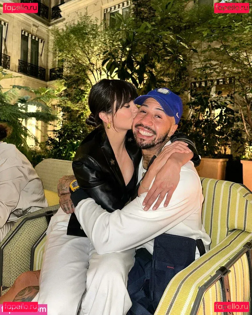 Nina Dobrev / nina Onlyfans Photo Gallery 