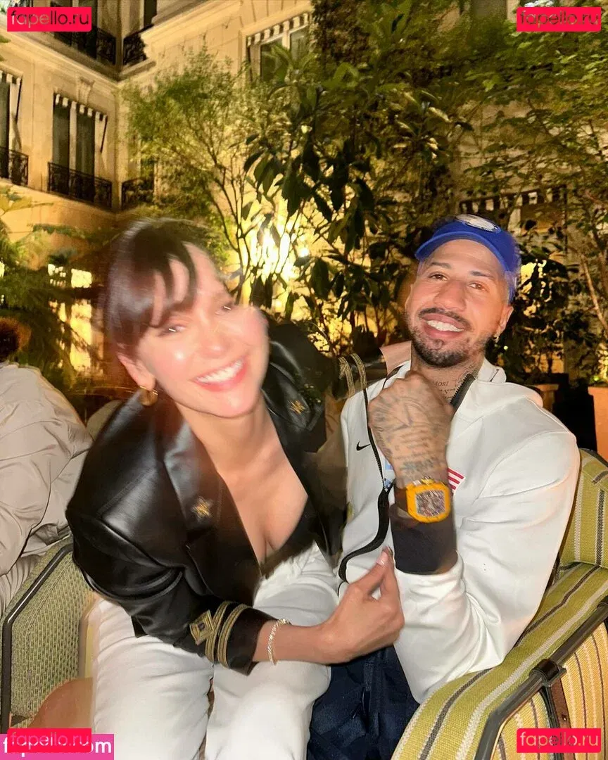 Nina Dobrev / nina Onlyfans Photo Gallery 