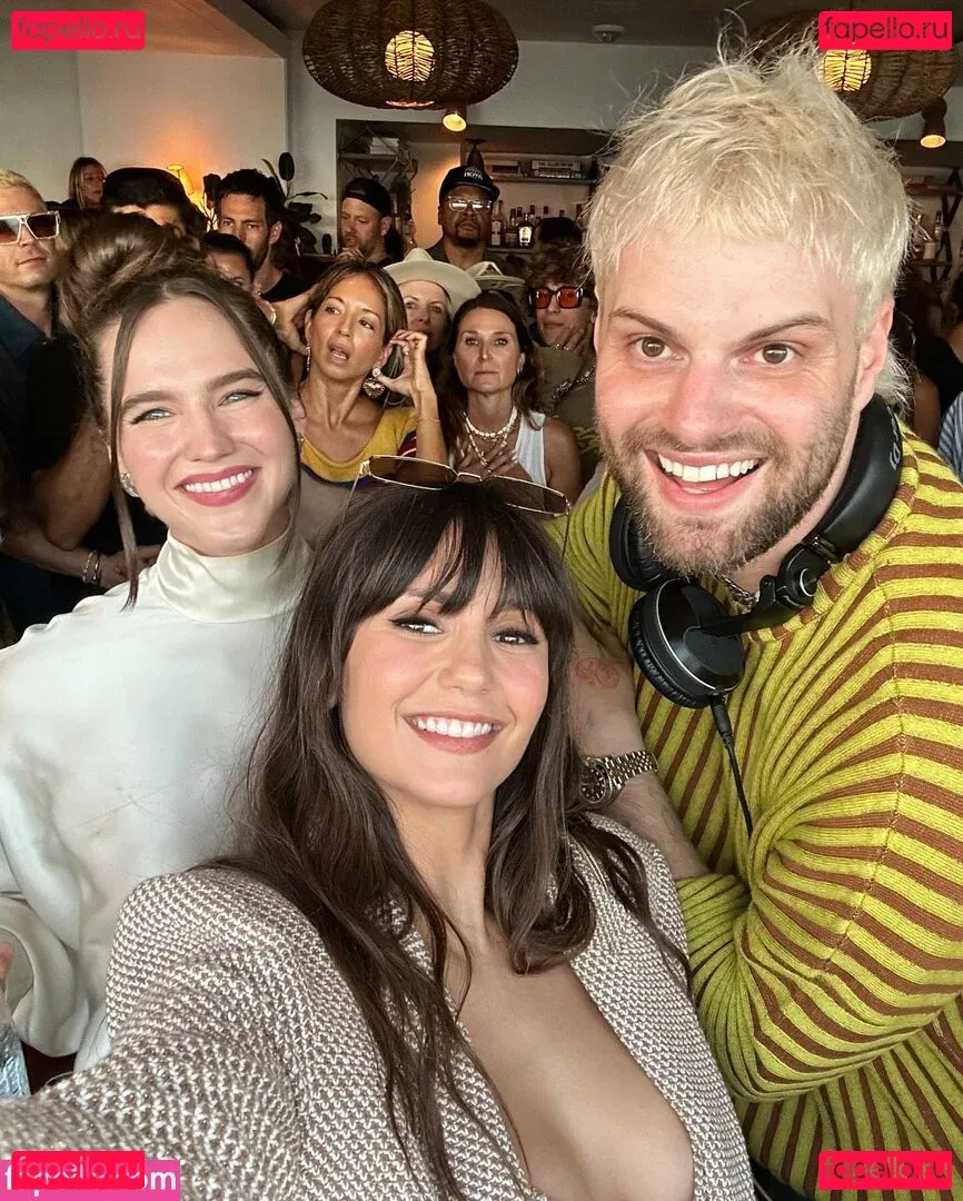 Nina Dobrev / nina Onlyfans Photo Gallery 