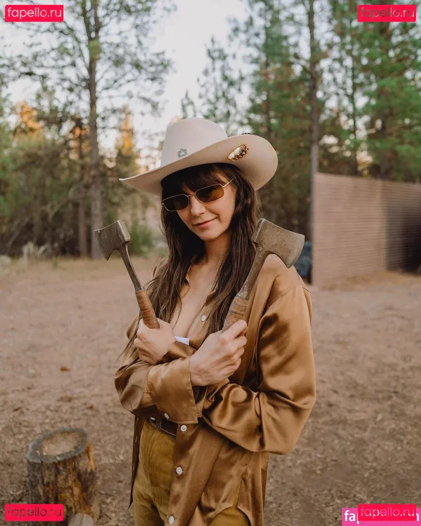 Nina Dobrev / nina Onlyfans Photo Gallery 