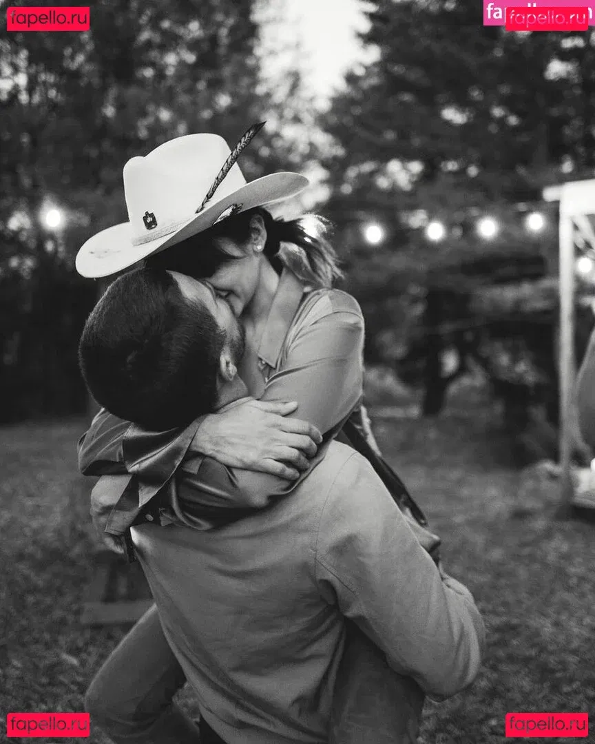 Nina Dobrev / nina Onlyfans Photo Gallery 