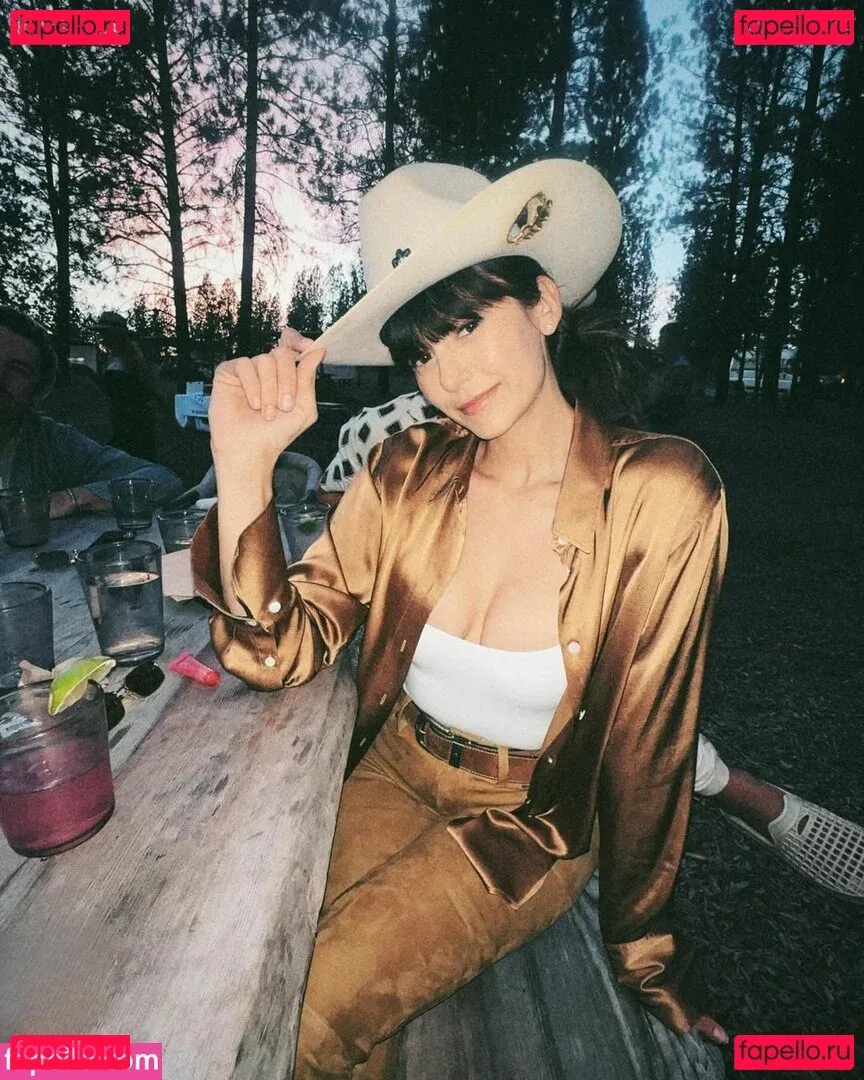 Nina Dobrev / nina Onlyfans Photo Gallery 