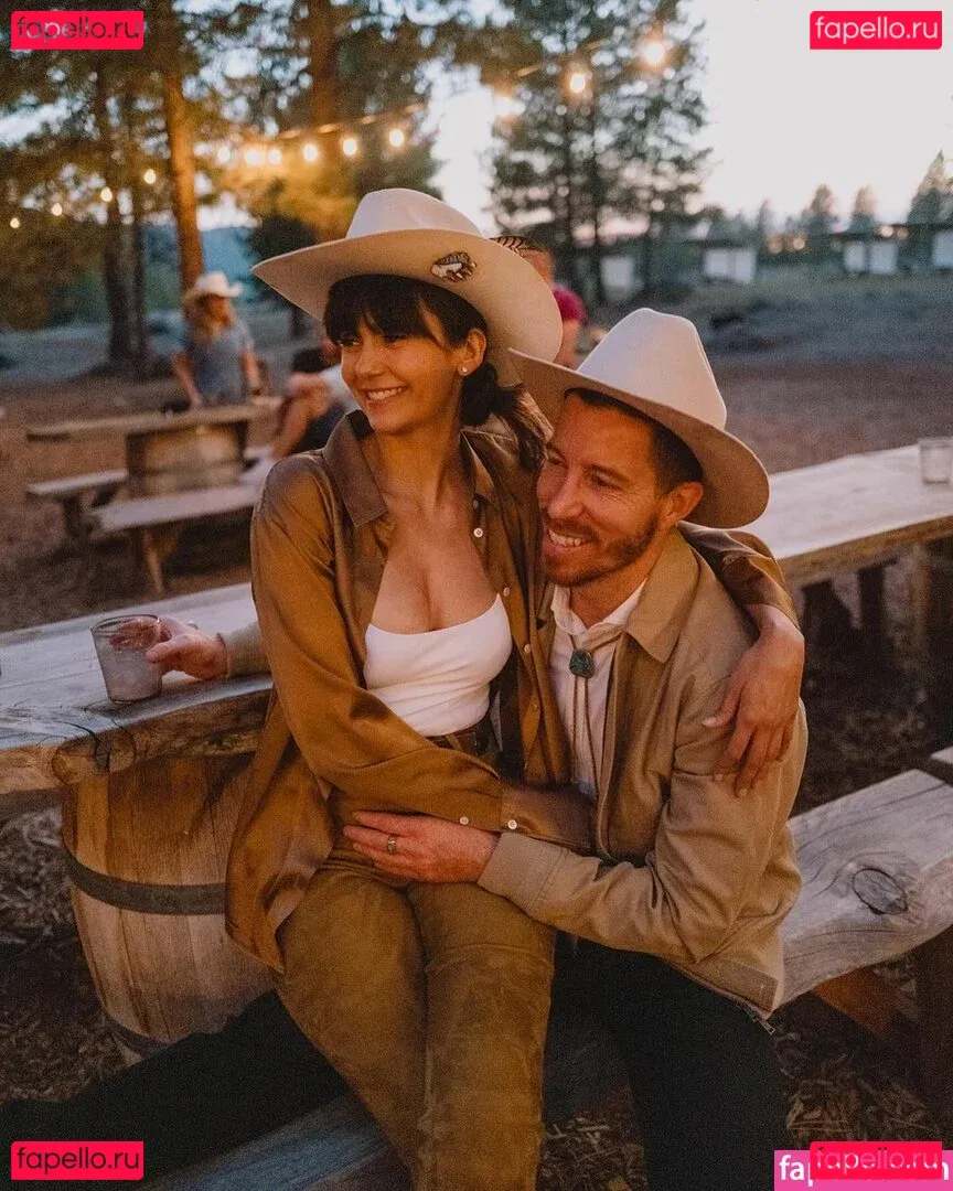 Nina Dobrev / nina Onlyfans Photo Gallery 