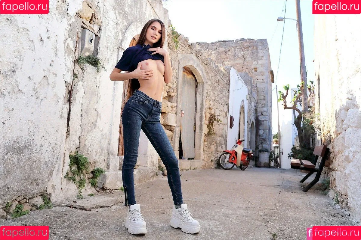Leona Mia / proserpina_13 Onlyfans Photo Gallery 