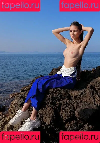 Leona Mia / proserpina_13 Onlyfans Photo Gallery 