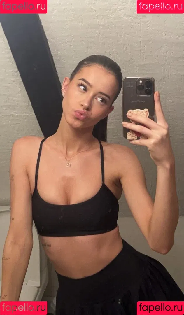 Léa Elui / leaelui Onlyfans Photo Gallery 