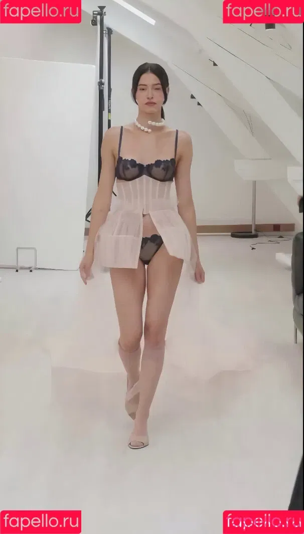 Léa Elui / leaelui Onlyfans Photo Gallery 