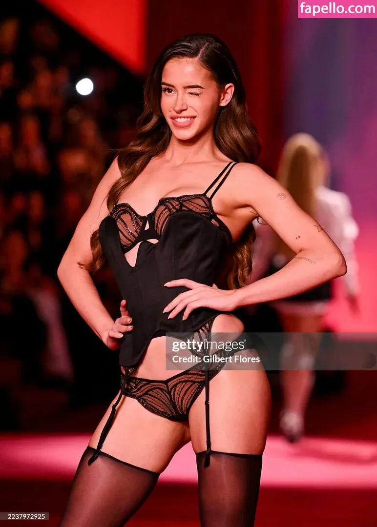 Léa Elui / leaelui Onlyfans Photo Gallery 