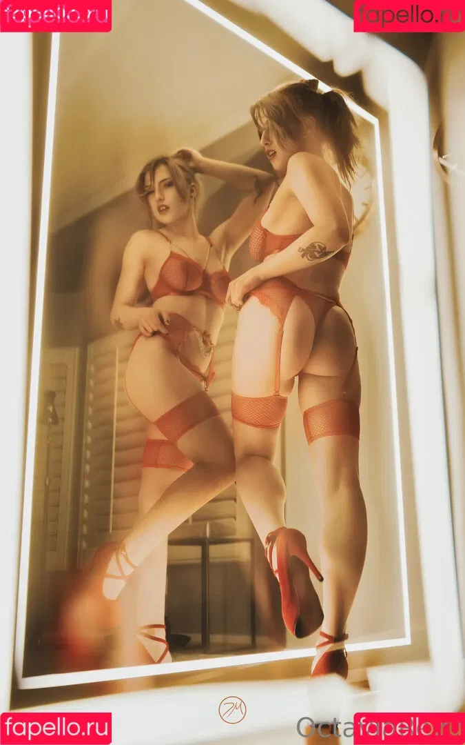 BERRY / Octavia Red / OctaviaXRed / octaviared / x.redclouds Onlyfans Photo Gallery 