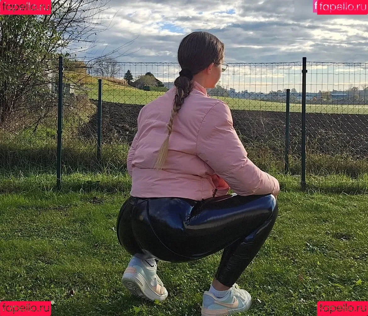 Its_me_melii / its.me_melii Onlyfans Photo Gallery 