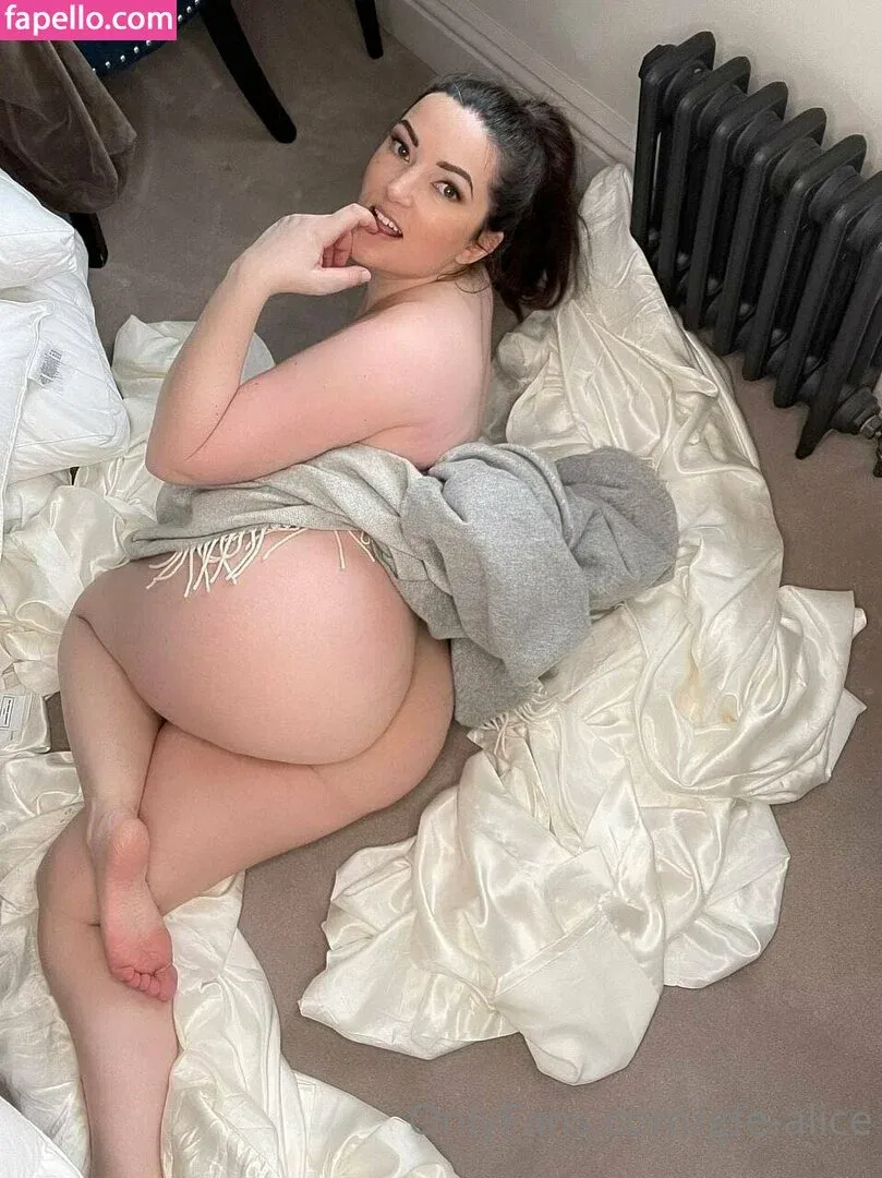 aliceabdelaziz / gfe-alice / morealice Onlyfans Photo Gallery 