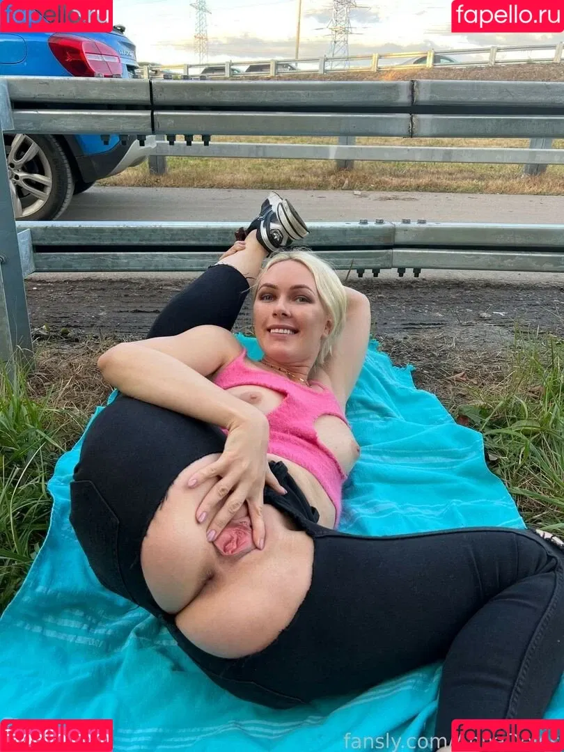 Anna Delos / AnnaDelos / annaadelos Onlyfans Photo Gallery 